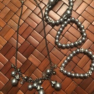 Woman’s necklace and bracelet set